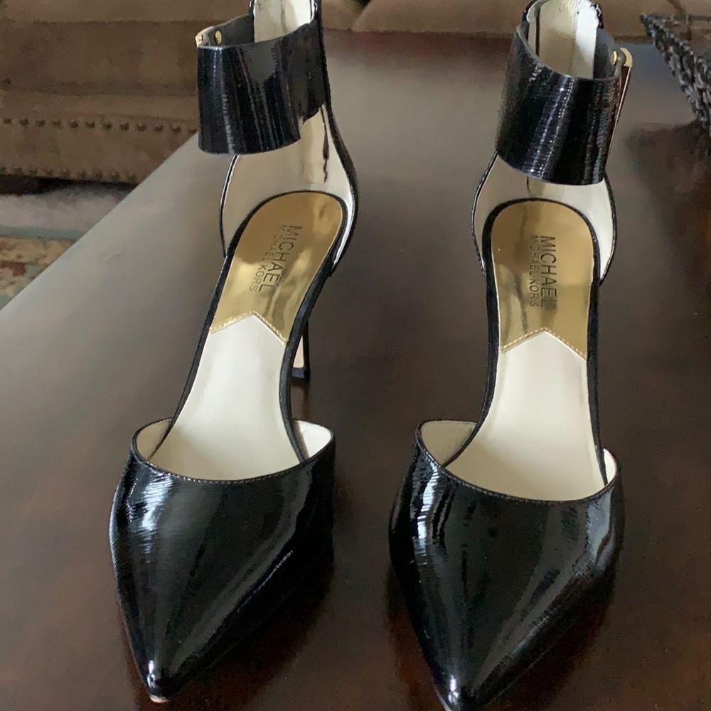 Michael Kors size 7 1/2 ankle strap shoe.